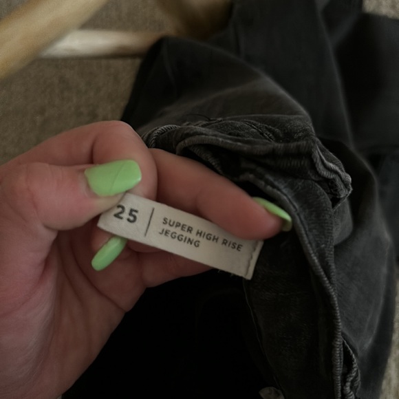 SIZE 25 SUPER HIGH RISE ANKLE CUT JEGGING - Picture 3 of 4